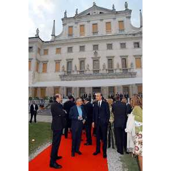 Riccardo Illy (Presidente della Regione Friuli Venezia Giulia), Soru (neogovernatore della Regione Sardegna) alla cena degli industriali. (Villa Manin di Passariano, 15/07/04)