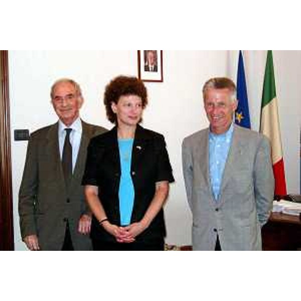 Riccardo Illy (Presidente della Regione Friuli Venezia Giulia) incontra Deborah Graze (nuovo console degli Stati Uniti a Milano). (Trieste, 05/07/04)