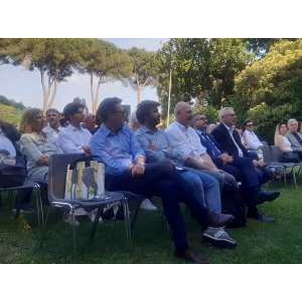 In prima fila da sinistra, il consigliere regionale Igor Treleani e, quinto, il presidente del Cr Fvg, Mauro Bordin - In prima fila da sinistra, il consigliere regionale Igor Treleani e, quinto, il presidente del Cr Fvg, Mauro Bordin 