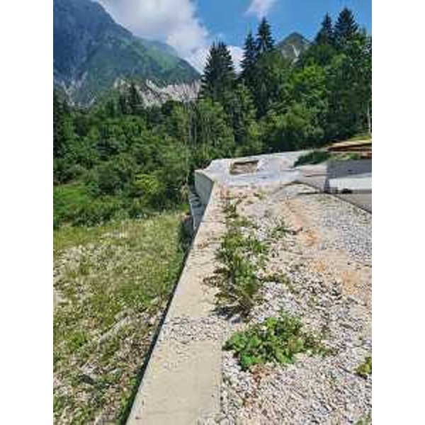 Il punto interessato al cedimento stradale lungo la Pala Barzana dove proseguono i lavori da parte di Edr Pn di messa in sicurezza della struttura. - Il punto interessato al cedimento stradale lungo la Pala Barzana dove proseguono i lavori da parte di Edr Pn di messa in sicurezza della struttura. 