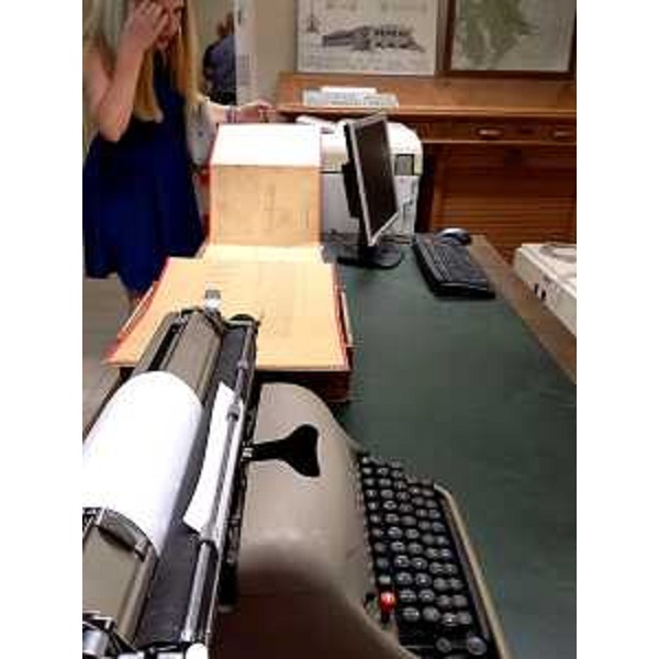 Un momento della visita al centro archivistico - Un momento della visita al centro archivistico