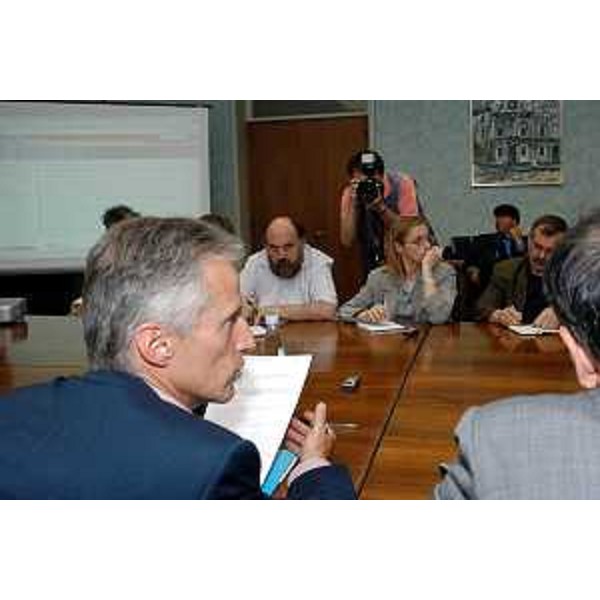 Riccardo Illy (Presidente della Regione Friuli Venezia Giulia) alla conferenza stampa "Un anno da presidente". (Udine, 28/06/04) 