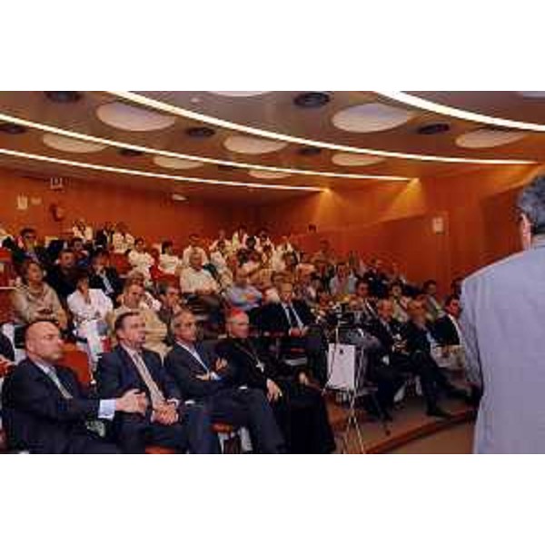 Enrico Bertossi (Assessore regionale alle attività produttive) , Alessandro Tesini (Presidente del consiglio regionale), Gianni Pecol Cominotto (Assessore regionale all'organizzazione, personale e sistemi informativi) alla cerimonia per l'inaugurazione della PET-TAC (Positron Emission Tomography - Tomografia Assiale Computerizzata). (Udine, 28/06/04)
