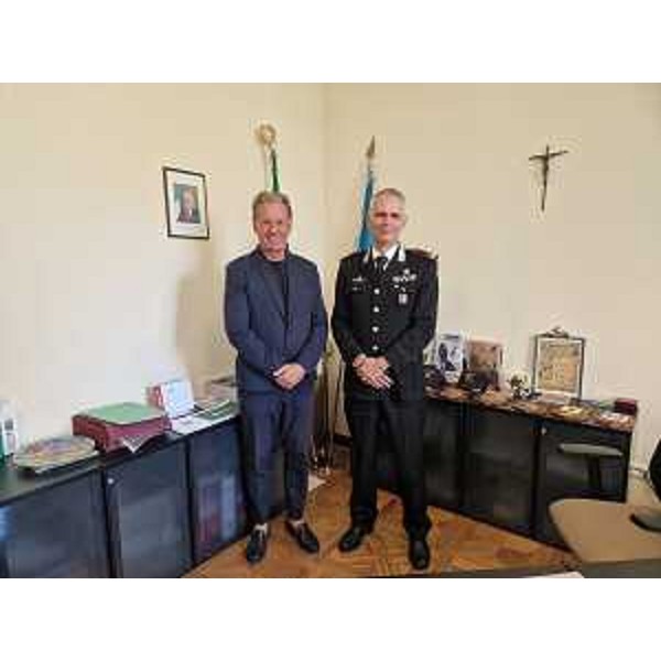 L'assessore regionale per la Disea dell'ambiente Fabio Scoccimarro insieme al Generale di Brigata Gabriele Vitagliano - L'assessore regionale per la Disea dell'ambiente Fabio Scoccimarro insieme al Generale di Brigata Gabriele Vitagliano