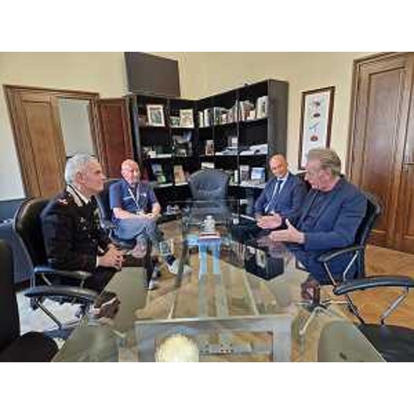 Una fase dell'incontro tra l'assessore regionale alla Difesa dell'ambiente Fabio Scoccimarro e il Generale di Brigata Gabriele Vitagliano - Una fase dell'incontro tra l'assessore regionale alla Difesa dell'ambiente Fabio Scoccimarro e il Generale di Brigata Gabriele Vitagliano