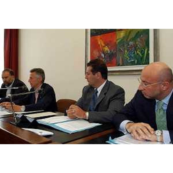 Roberto Cosolini (Assessore regionale al lavoro, formazione, università e ricerca), Riccardo Illy (Presidente della Regione Friuli Venezia Giulia), Enzo Marsilio (Assessore regionale alle risorse agricole, naturali, forestali e montagna), Enrico Bertossi (Assessore regionale alle attività produttive) su emergenza montagna. (Udine, 28/06/04) 