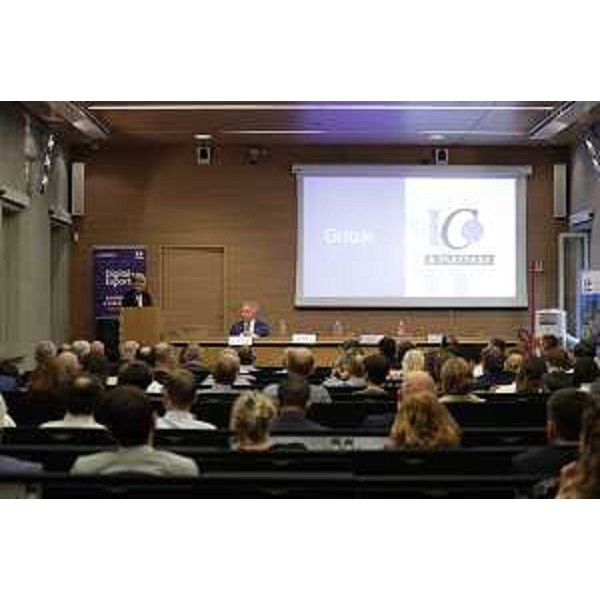 L'assessore regionale alle Finanze Barbara Zilli nel corso del suo intervento al company meeting di Ic&Partners Spa - L'assessore regionale alle Finanze Barbara Zilli nel corso del suo intervento al company meeting di Ic&Partners Spa