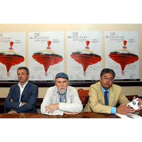 Roberto Antonaz (Assessore regionale all'istruzione, cultura, sport e pace), Vuga, Moni Ovadia (Direttore artistico di Mittelfest). (Cividale, 28/06/04)