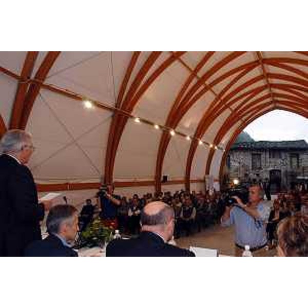 Riccardo Illy (Presidente della Regione Friuli Venezia Giulia) all'assemblea di Confartigianato. (Illegio di Tolmezzo, 25/06/04)