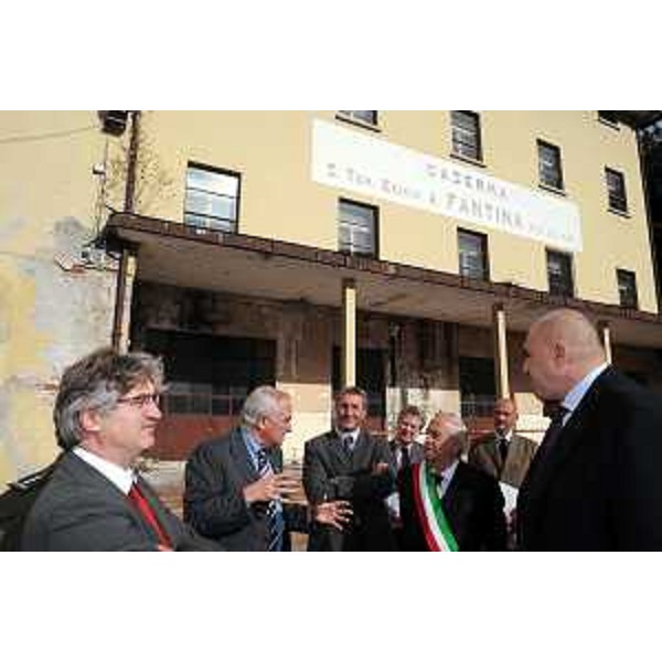 Renzo Tondo (Presidente della Regione Friuli Venezia Giulia), Enzo Cainero, Franco Baritussio (Consigliere regionale), Bernardino Silvestri (Sindaco di Pontebba), Guido Crosetto (Sottosegretario alla difesa) in visita alla caserma Fantina di Pontebba. (Pontebba, 13/10/08)