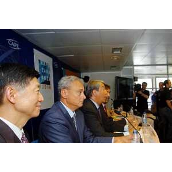 Roberto Antonione (Sottosegretario agli Affari Esteri), On. Lucio Stanca (Ministro per l'Innovazione e le Tecnologie). (Parigi, 23/06/04)