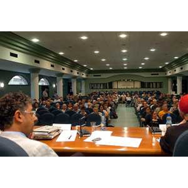 Roberto Antonaz (Assessore regionale all'istruzione, cultura, sport e pace) all'assemblea regionale del volontariato. (Udine, 19/06/04)