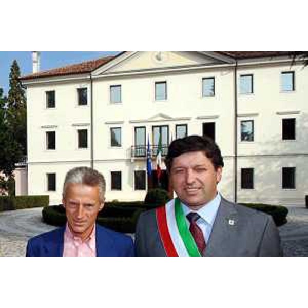 Riccardo Illy (Presidente Regione Friuli Venezia Giulia) con Claudio Fornasieri (Sindaco di Pasiano di Pordenone). (Pasiano di Pordenone 08/09/06)