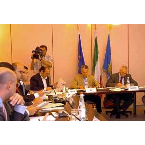 Riccardo Illy (Presidente della Regione Friuli Venezia Giulia) e la giunta regionale a Gorizia. (Gorizia, 18/06/04)