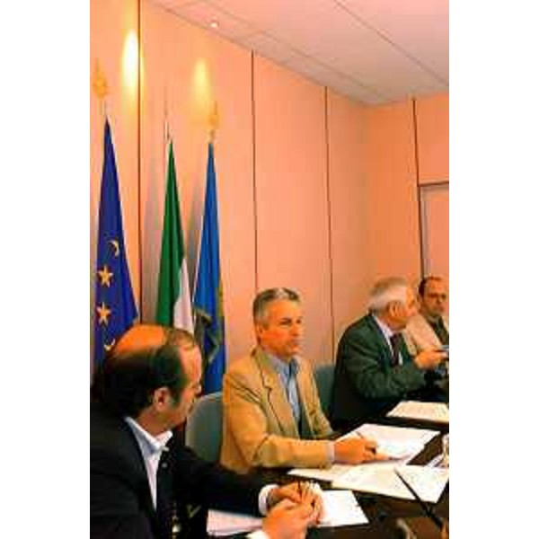 Riccardo Illy (Presidente della Regione Friuli Venezia Giulia) e la giunta regionale a Gorizia. (Gorizia, 18/06/04)