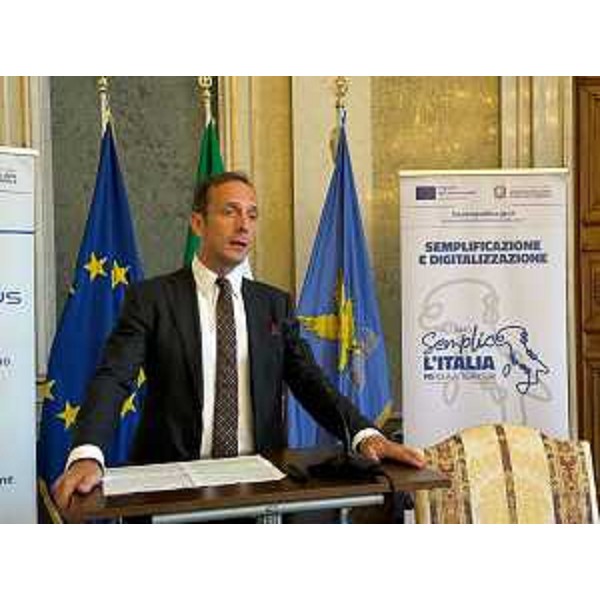 L'intervento del governatore Fedriga in apertura di "Facciamo semplice lItalia - Parola ai territori". - L'intervento del governatore Fedriga in apertura di "Facciamo semplice lItalia - Parola ai territori".