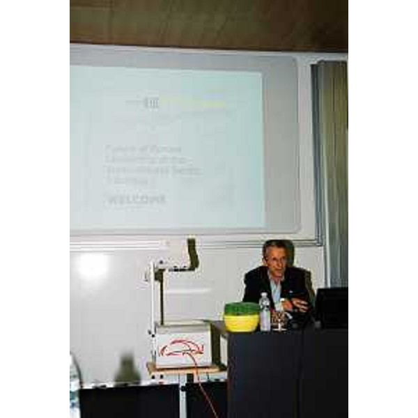 Riccardo Illy (Presidente della Regione Friuli Venezia Giulia) alla conferenza internazionale "Future of Europe". (Bled, 11/06/04)
