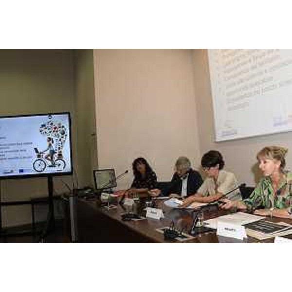 Al centro l'assessore regionale Alessia Rosolen - Al centro l'assessore regionale Alessia Rosolen