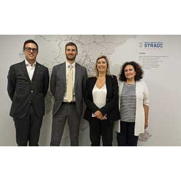 L'assessore regionale Cristina Amirante, al centro. Al suo fianco Simone Bortolotti - L'assessore regionale Cristina Amirante, al centro. Al suo fianco Simone Bortolotti