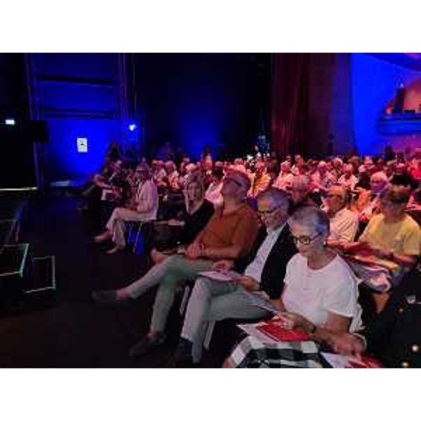 Le autorità e il pubblico al Teatro Verdi di Pordenone per la presentazione della stagione 2024-2025 - Le autorità e il pubblico al Teatro Verdi di Pordenone per la presentazione della stagione 2024-2025