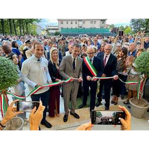Taglio del nastro del nuovo edificio della scuola Lozer a Pordenone - Taglio del nastro del nuovo edificio della scuola Lozer a Pordenone