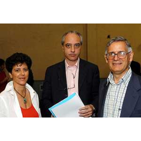 Gianni Pecol Cominotto (Assessore regionale all'organizzazione, personale e sistemi informativi), Fiorella Balestrucci (coordinatore del Centro regionale di documentazione sull'infanzia e l'adolescenza) e Floris al convegno sulle politiche per i minori. (Trieste, 09/06/04)