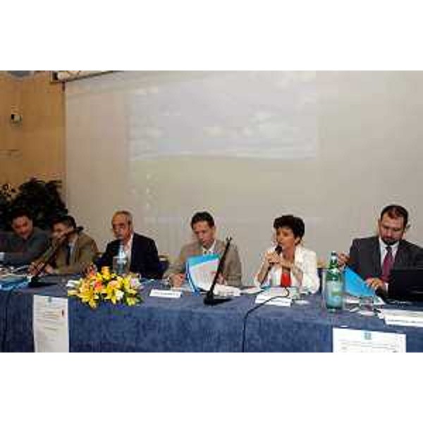 Gianni Pecol Cominotto (Assessore regionale all'organizzazione, personale e sistemi informativi) al convegno sulle politiche per i minori. (Trieste, 09/06/04)