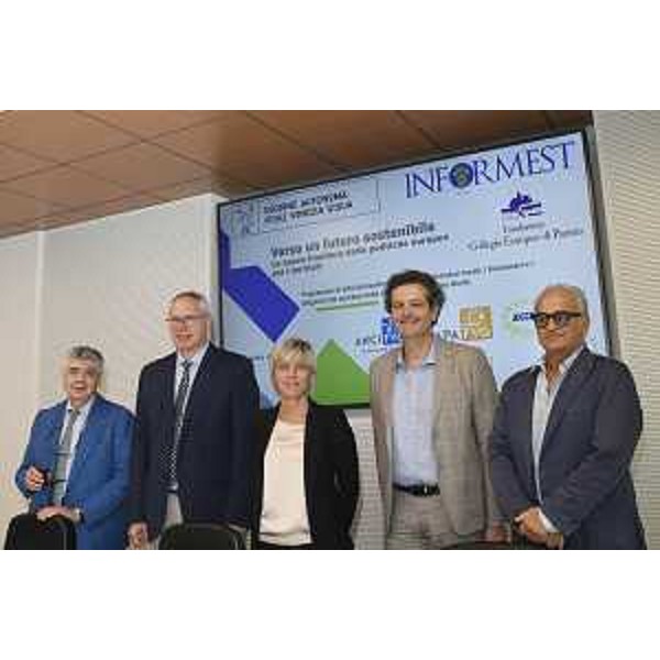La presentazione del programma di alta formazione "Verso un futuro sostenibile. Le nuove frontiere delle politiche europee per i territori" - La presentazione del programma di alta formazione "Verso un futuro sostenibile. Le nuove frontiere delle politiche europee per i territori"