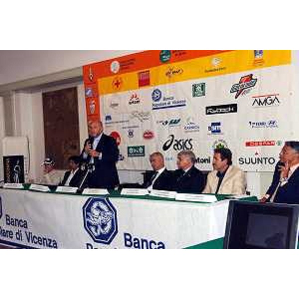 Enrico Bertossi (Assessore regionale alle attività produttive) alla conferenza stampa di presentazione della Maratonina Città di Udine. (Udine 09/09/06)