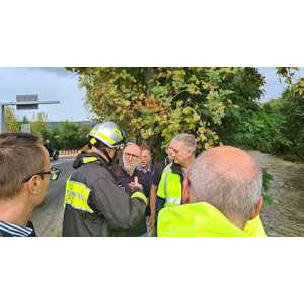 Lassessore regionale alle Protezione civile Riccardo Riccardi, durante il sopralluogo effettuato questo pomeriggio nelle zone colpite dal maltempo delle scorse ore e in particolare nei Comuni di Muggia e San Dorligo della Valle-Dolina. - Lassessore regionale alle Protezione civile Riccardo Riccardi, durante il sopralluogo effettuato questo pomeriggio nelle zone colpite dal maltempo delle scorse ore e in particolare nei Comuni di Muggia e San Dorligo della Valle-Dolina.