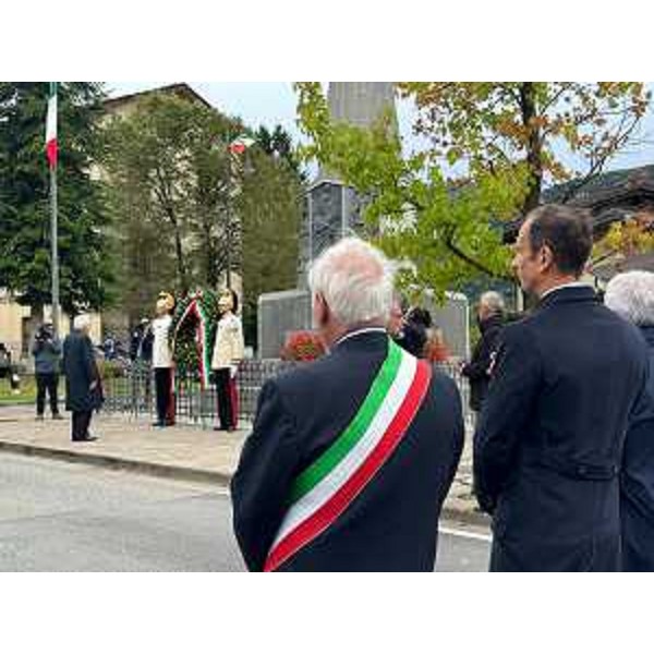 Il Presidente della Repubblica Sergio Mattarella assieme al governatore del Friuli Venezia Giulia Massimiliano Fedriga ad Ampezzo - Il Presidente della Repubblica Sergio Mattarella assieme al governatore del Friuli Venezia Giulia Massimiliano Fedriga ad Ampezzo
