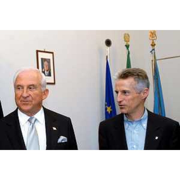 Riccardo Illy (Presidente della Regione Friuli Venezia Giulia) riceve Mel Sembler (Ambasciatore degli Stati Uniti in Italia). (Trieste, 07/06/04)