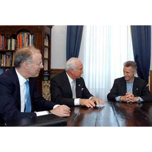 Riccardo Illy (Presidente della Regione Friuli Venezia Giulia) riceve Mel Sembler (Ambasciatore degli Stati Uniti in Italia) e Kirk Ressler (Console generale a Milano). (Trieste, 07/06/04)