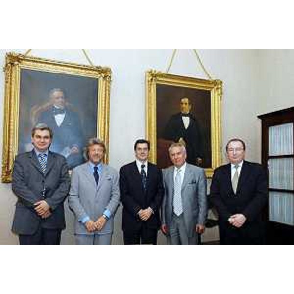 Ezio Beltrame (Assessore regionale alla salute e protezione sociale) ed Antonio Paoletti (Presidente della Camera di Commercio) incontrano Volodymir Yemelyanov (della Regione ucraina di Mykolayiv) e la delegazione di Mykolayiv. (Trieste, 04/06/04)