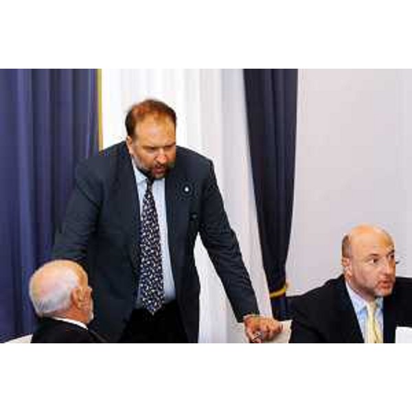 Roberto Cosolini (Assessore regionale al lavoro, formazione, università e ricerca), Enrico Bertossi (Assessore regionale alle attività produttive). (Trieste, 04/06/04)