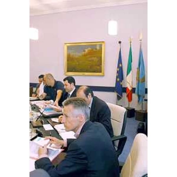 Riccardo Illy (Presidente della Regione Friuli Venezia Giulia) e la giunta regionale. (Trieste, 04/06/04) 