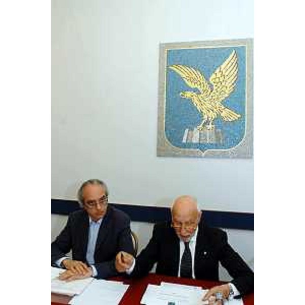 Gianni Pecol Cominotto (Aassessore regionale alla Salute) ed Augusto Antonucci (Assessore regionale alle Risorse finanziarie). (Trieste, 04/06/04)