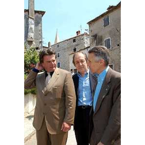 Riccardo Illy (Presidente della Regione Friuli Venezia Giulia), Ivan Jakovcic (Presidente della Regione Istriana), Radin. (Verteneglio - Croazia, 27/05/04)