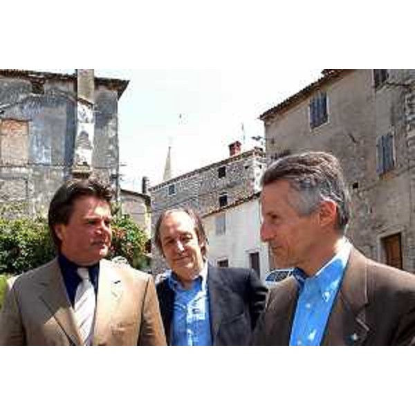 Riccardo Illy (Presidente della Regione Friuli Venezia Giulia), Ivan Jakovcic (Presidente della Regione Istriana), Radin. (Verteneglio - Croazia, 27/05/04)