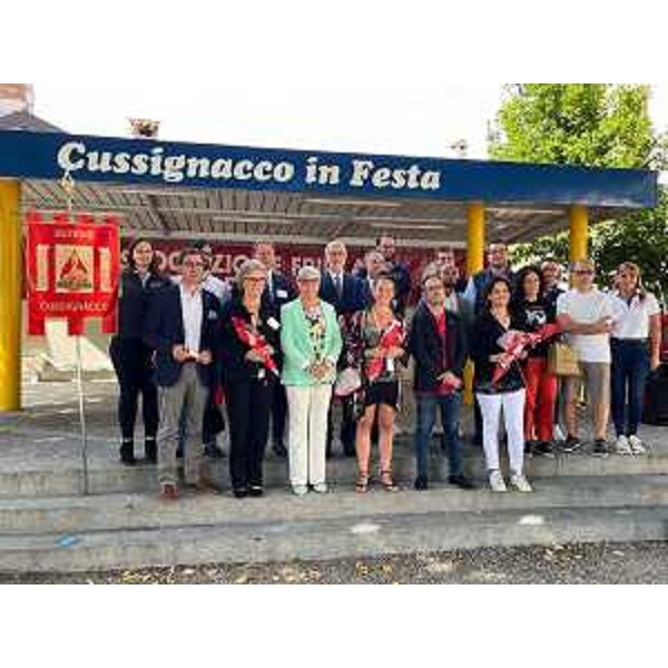 Foto di gruppo con l'assessore regionale alla Salute, Politiche sociali e disabilità, delegato alla Protezione civile, Riccardo Riccardi. - Foto di gruppo con l'assessore regionale alla Salute, Politiche sociali e disabilità, delegato alla Protezione civile, Riccardo Riccardi.