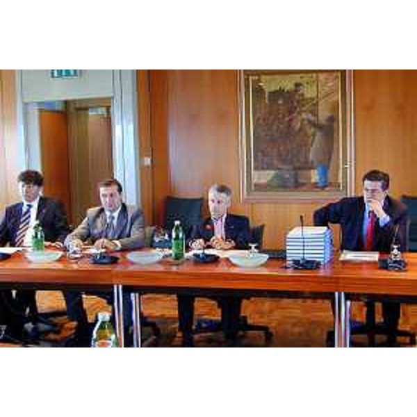 Riccardo Illy (Presidente della Regione Friuli Venezia Giulia), Franco Iacop (Assessore regionale per le relazioni internazionali, comunitarie e autonomie locali), Ezio Beltrame (Assessore regionale alla salute e protezione sociale), Baiguera. (Bologna, 24/05/04)