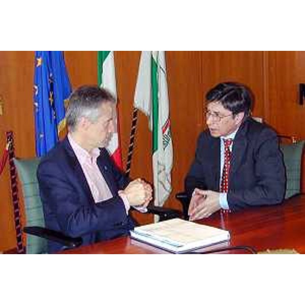 Riccardo Illy (Presidente della Regione Friuli Venezia Giulia), Vasco Errani (Presidente della Regione Emilia Romagna). (Bologna, 24/05/04)
