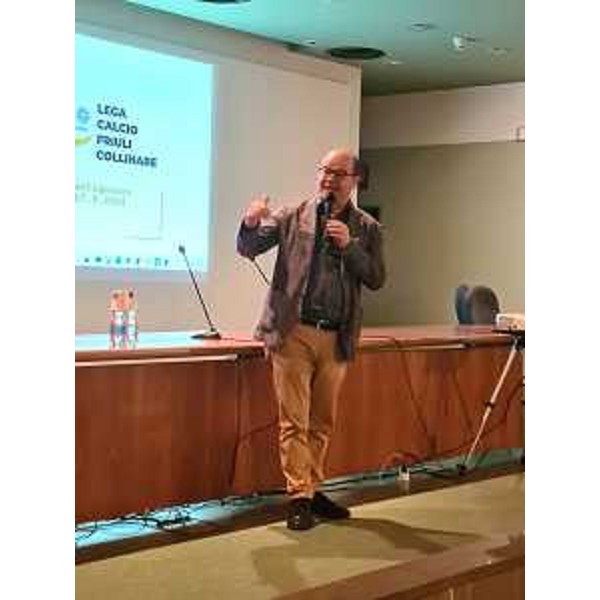 L'intervento del vicegovernatore Mario Anzil all'assemblea della Lega calcio Friuli collinare - L'intervento del vicegovernatore Mario Anzil all'assemblea della Lega calcio Friuli collinare