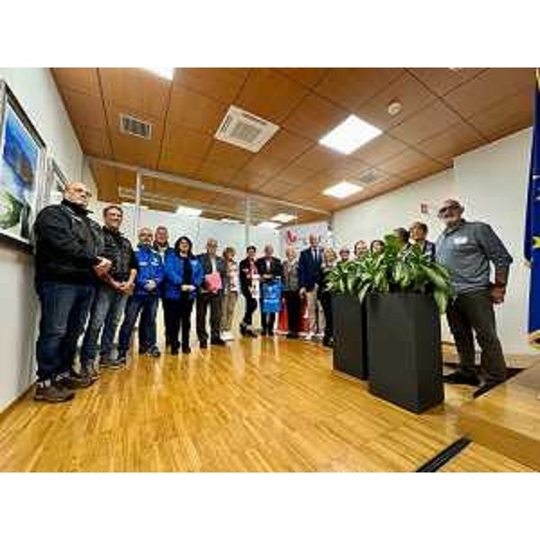 Una foto di gruppo con il presidente Bordin al termine della presentazione - Una foto di gruppo con il presidente Bordin al termine della presentazione