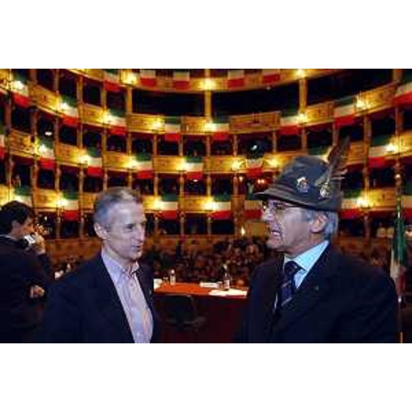 Riccardo Illy (Presidente della Regione Friuli Venezia Giulia) con Giuseppe Parazzini (Presidente dell'ANA nazionale). (Trieste, 15/05/04)
