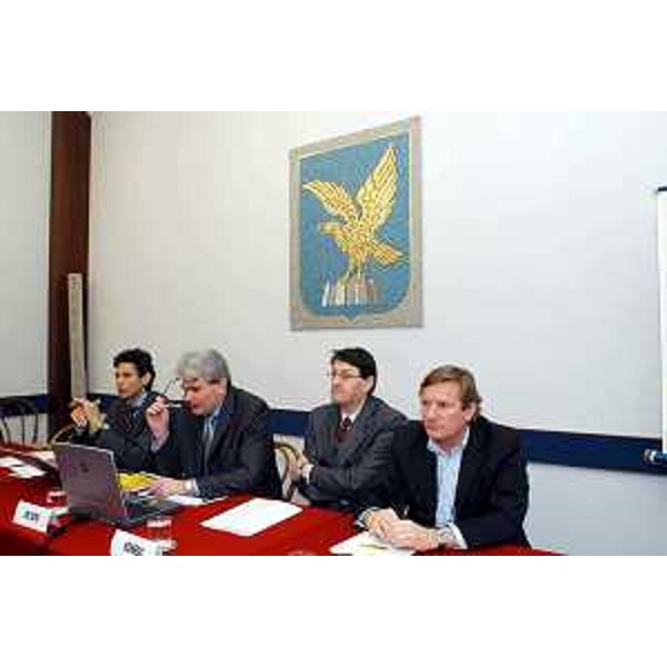Lodovico Sonego (Assessore regionale alla pianificazione territoriale, energia, mobilità e infrastrutture di trasporto), Giorgio Brandolin, Giorgio De Roni (direttore della divisione passeggeri di AirOne) e Zeni in conferenza stampa. ( Trieste, 11/05/04)