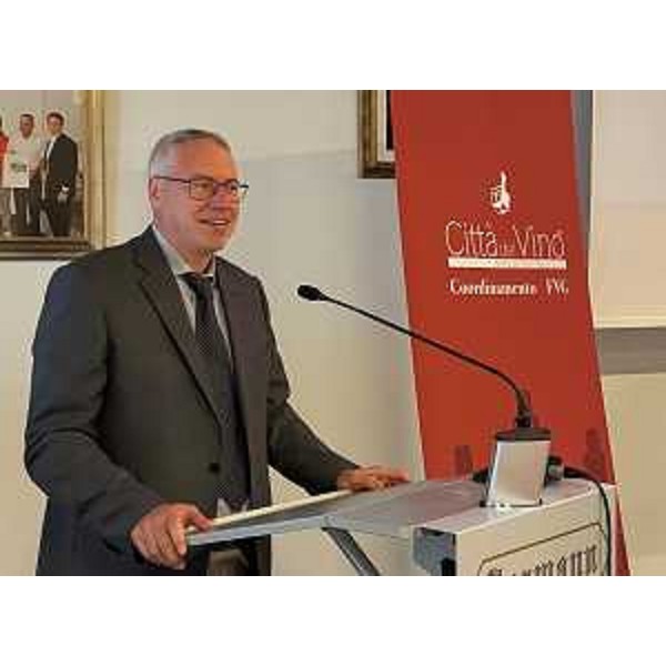 Il prsidente del Cr Fvg, Mauro Bordin, prende la parola - Il prsidente del Cr Fvg, Mauro Bordin, prende la parola 