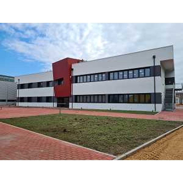 Il nuovo edificio nel polo scolastico dell'istituto Carniello di Brugnera. - Il nuovo edificio nel polo scolastico dell'istituto Carniello di Brugnera.