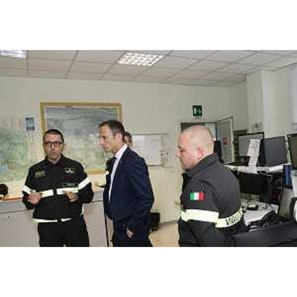 Fedriga all'interno nella centrale operativa. - Fedriga all'interno nella centrale operativa. 