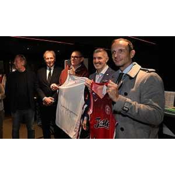 Il governatore Fedriga e l'assessore Scoccimarro alla presentazione di Pallacanestro Trieste - Il governatore Fedriga e l'assessore Scoccimarro alla presentazione di Pallacanestro Trieste